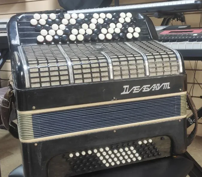 Б/У Баян 5-ти рядный ДЕБЮТ