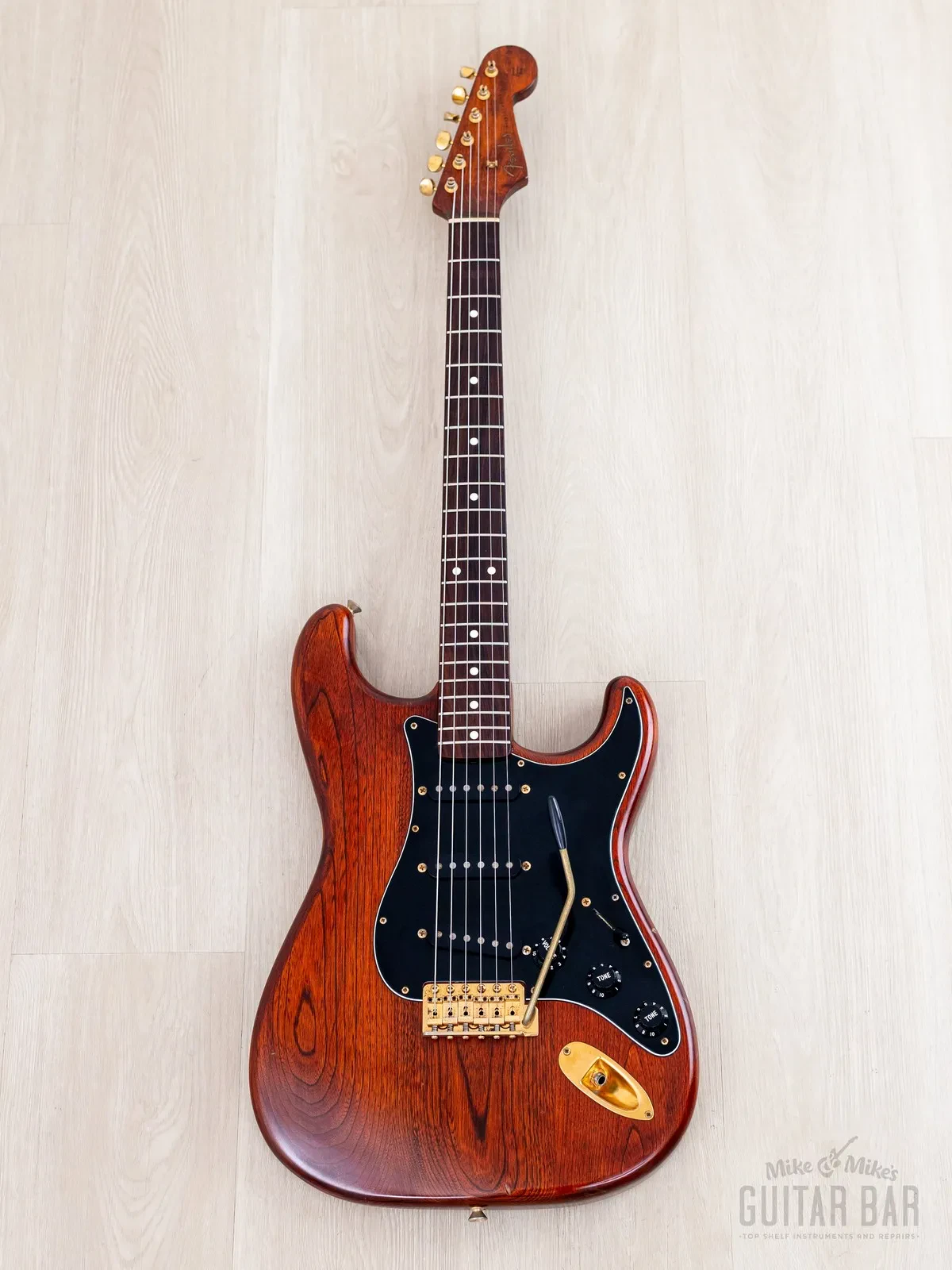 Электрогитара Fender Stratocaster 1962 Vintage Reissue Order Made SSS Nitro Lacquer Walnut w/case Japan 1992