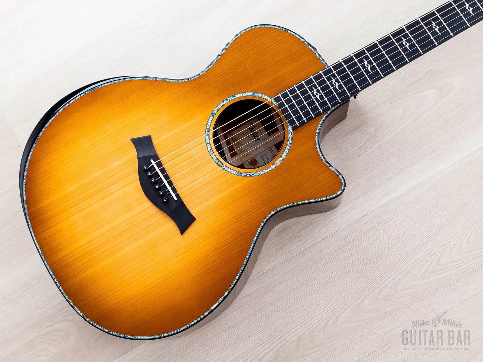 Б/У Электроакустическая гитара Taylor Custom Grand Auditorium Ель адирондак