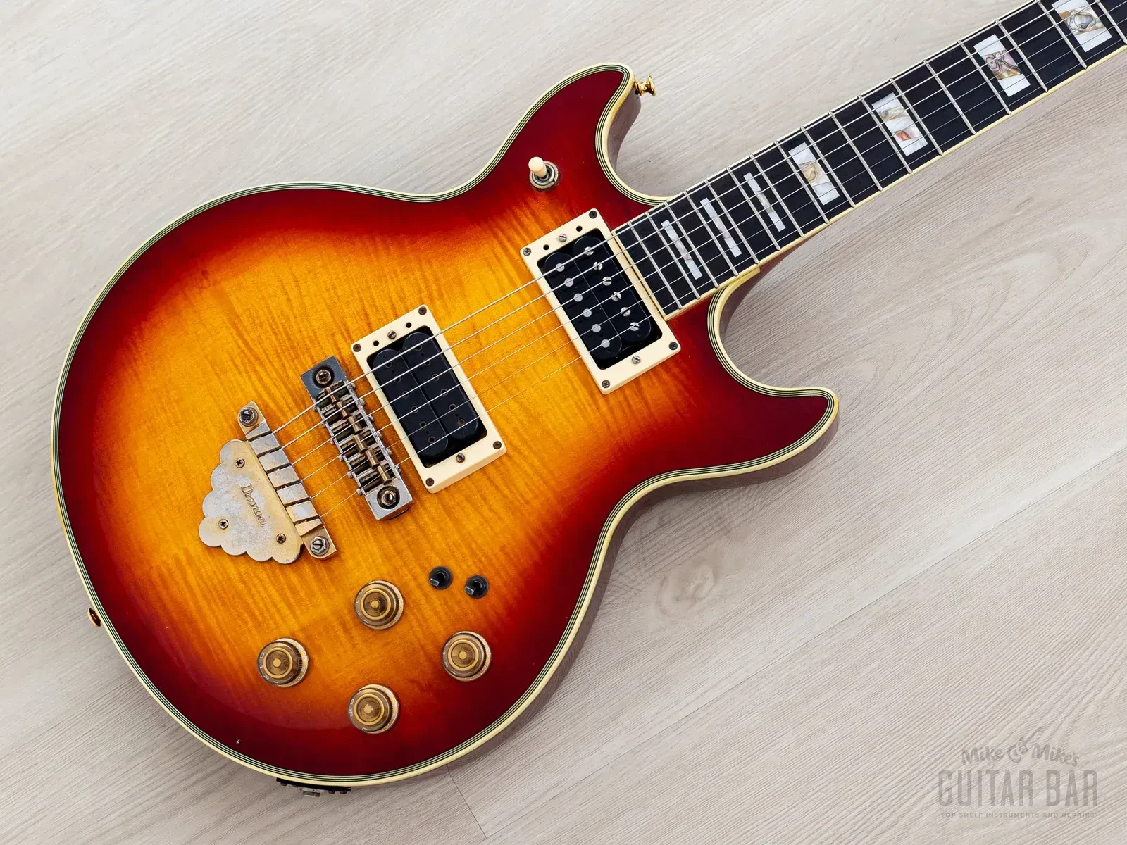 Б/У Электрогитара Ibanez Artist AR300 1983, топ из флейм-клёна, с звукоснимателями Seymour Duncan и DiMarzio