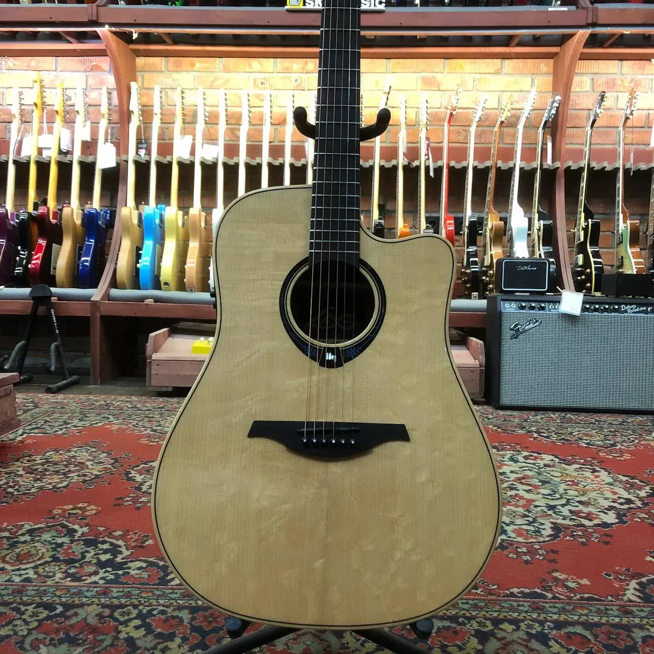 Электроакустическая гитара LAG THV-30DCE SMART Natural 2022 W/Case