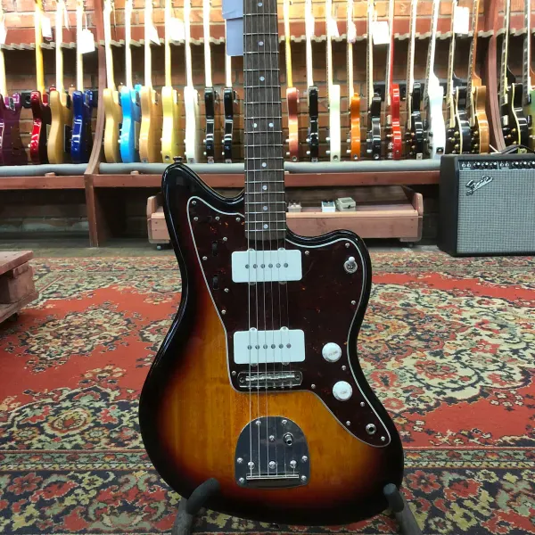 Электрогитара Fender Squier Classic Vibe ‘60s Jazzmaster Laurel FB 3-Tone Sunburst P-90 S-S 2024s