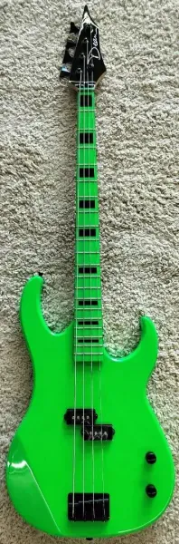 Бас-гитара Dean Guitars Custom Zone Nuclear Green