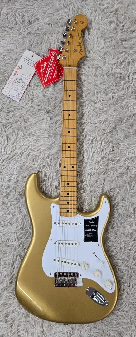 Электрогитара Fender Vintera III Late '50s Stratocaster, кленовая накладка, цвет Aztec Gold