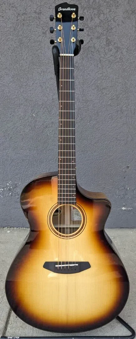 Б/У Электроакустическая гитара Breedlove Artista Pro Series Concerto CE с вырезом коричневый