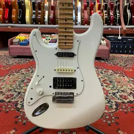 Электрогитара Fender Stratocaster Lefty HSH White Japan 1993 w/case