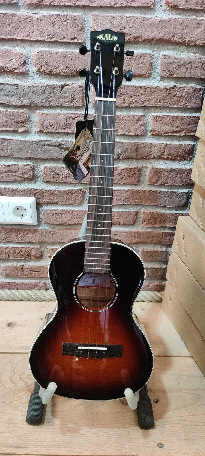 Б/У Укулеле Kala KA-FMTB-T тенор, клён, глянцевая, санберст