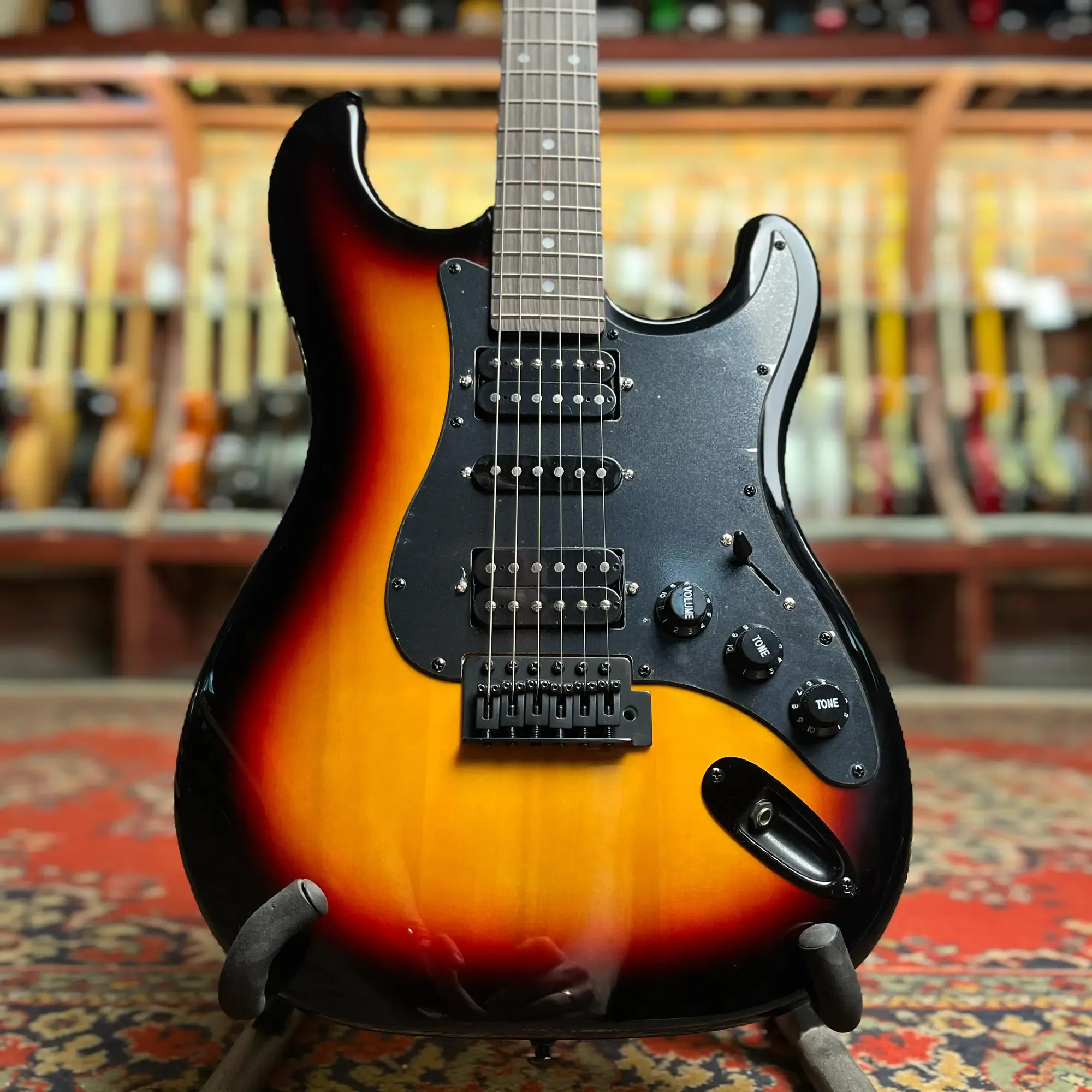 Электрогитара J&D Guitars ST-S Stratocaster HSH Sunburst