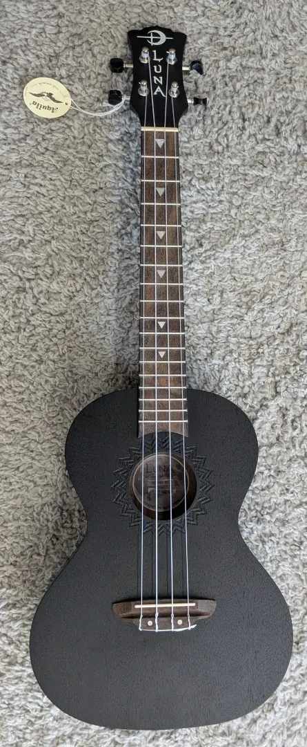 Укулеле Luna Guitars UKEVMTBKS Tenor Black Satin
