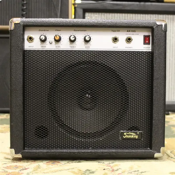 Комбоусилитель для электрогитары Soundking AK10G
