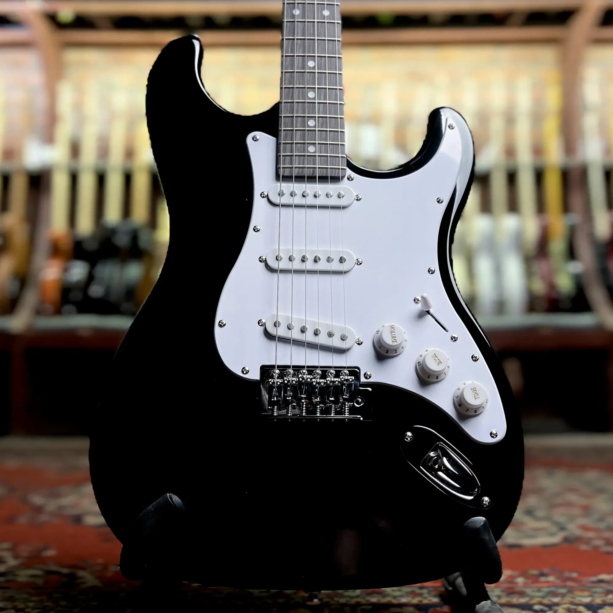 Электрогитара J&D Guitars ST-C Stratocaster SSS Black