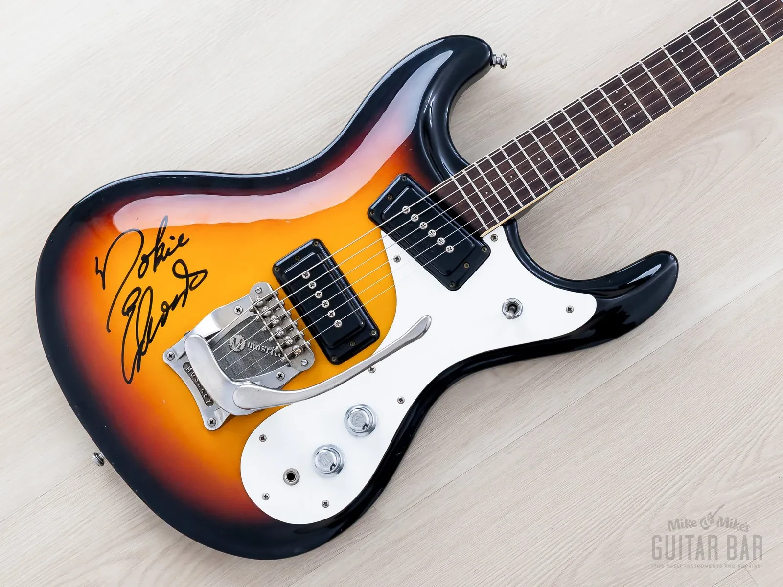 1990s Mosrite Ventures Model Excellent ‘65, Nokie Edwards-Signed w/ Case, Japan