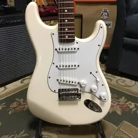 Электрогитара Fender Stratocaster Standard SSS White Mexico 2009