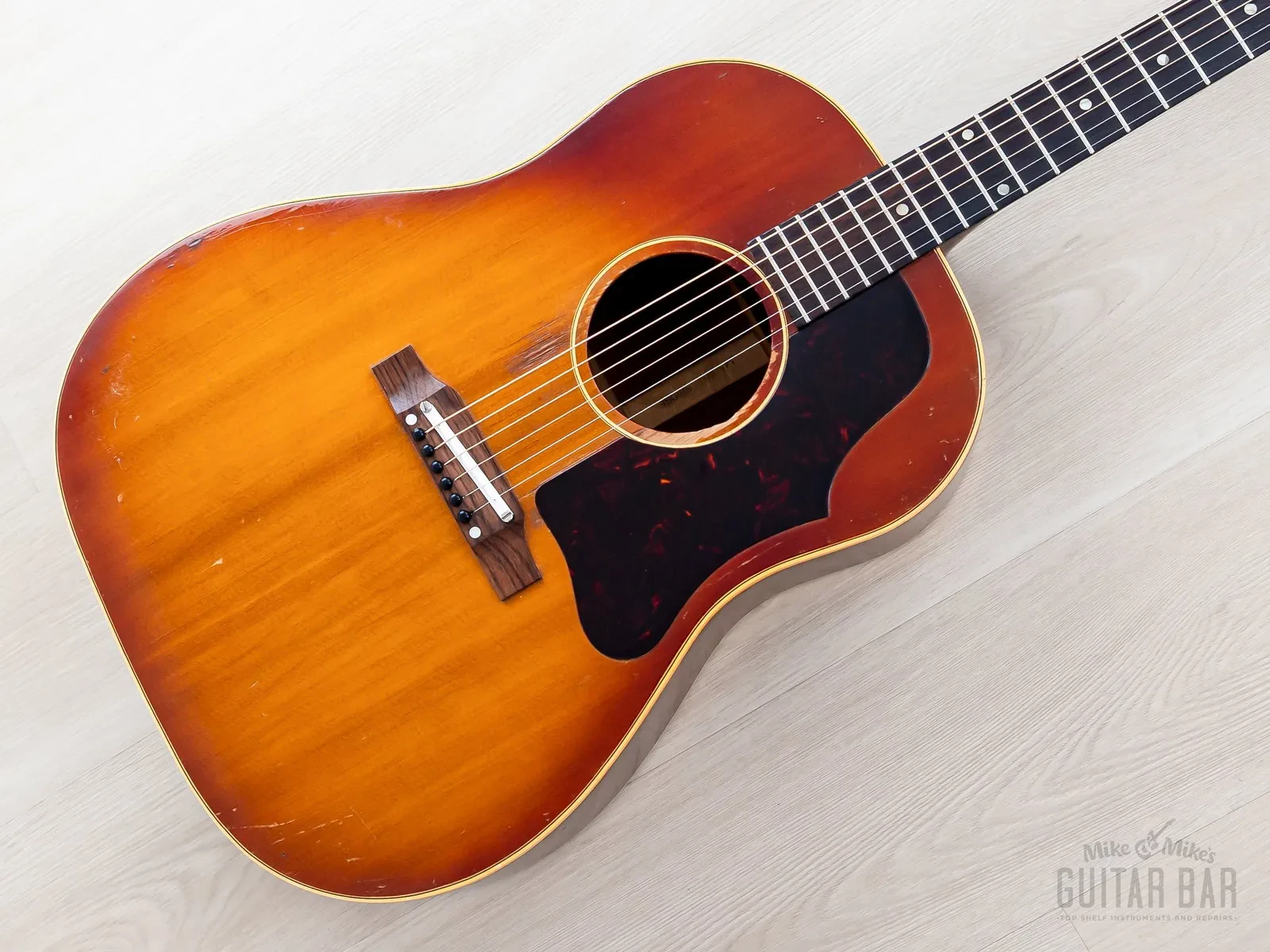 Б/У акустическая гитара Gibson J-45 ADJ Dreadnought вишнёвый санберст с кейсом, 1961