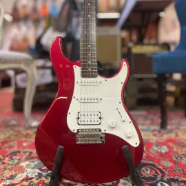 Электрогитара Yamaha Pacifica PAC012 Red Metallic H-S-S Indonesia 2010's