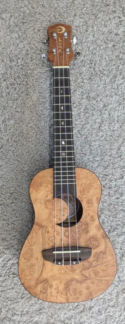 Luna Exotic Maple Burl Acoustic Concert Ukulele with gig Bag UKE EX MB