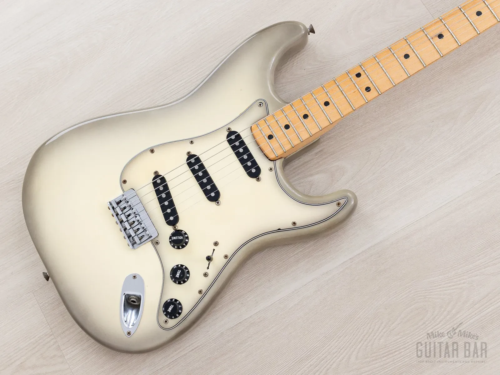 Б/У Электрогитара Fender Stratocaster Hardtail 1980 Antigua с кейсом