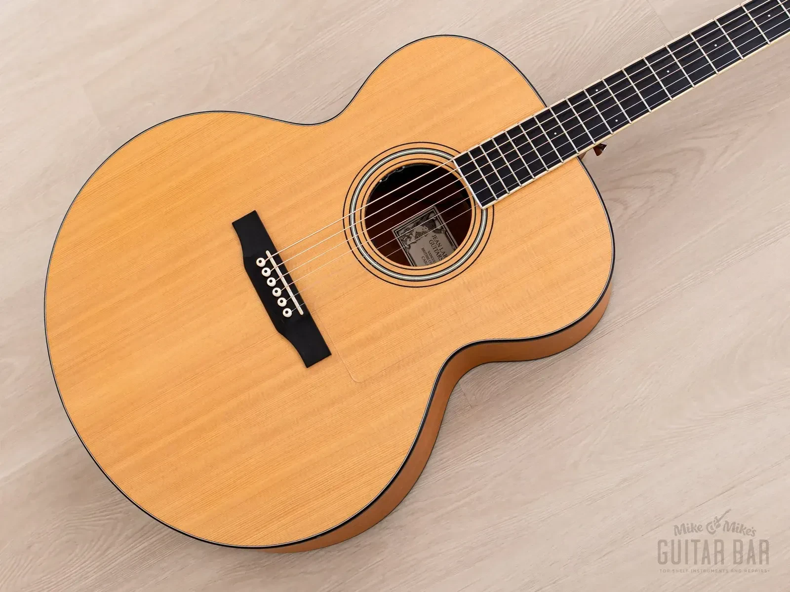 Б/У электроакустическая гитара Larrivée J-03 Jumbo с системой D-TAR Wavelength Multi-Source, с кейсом