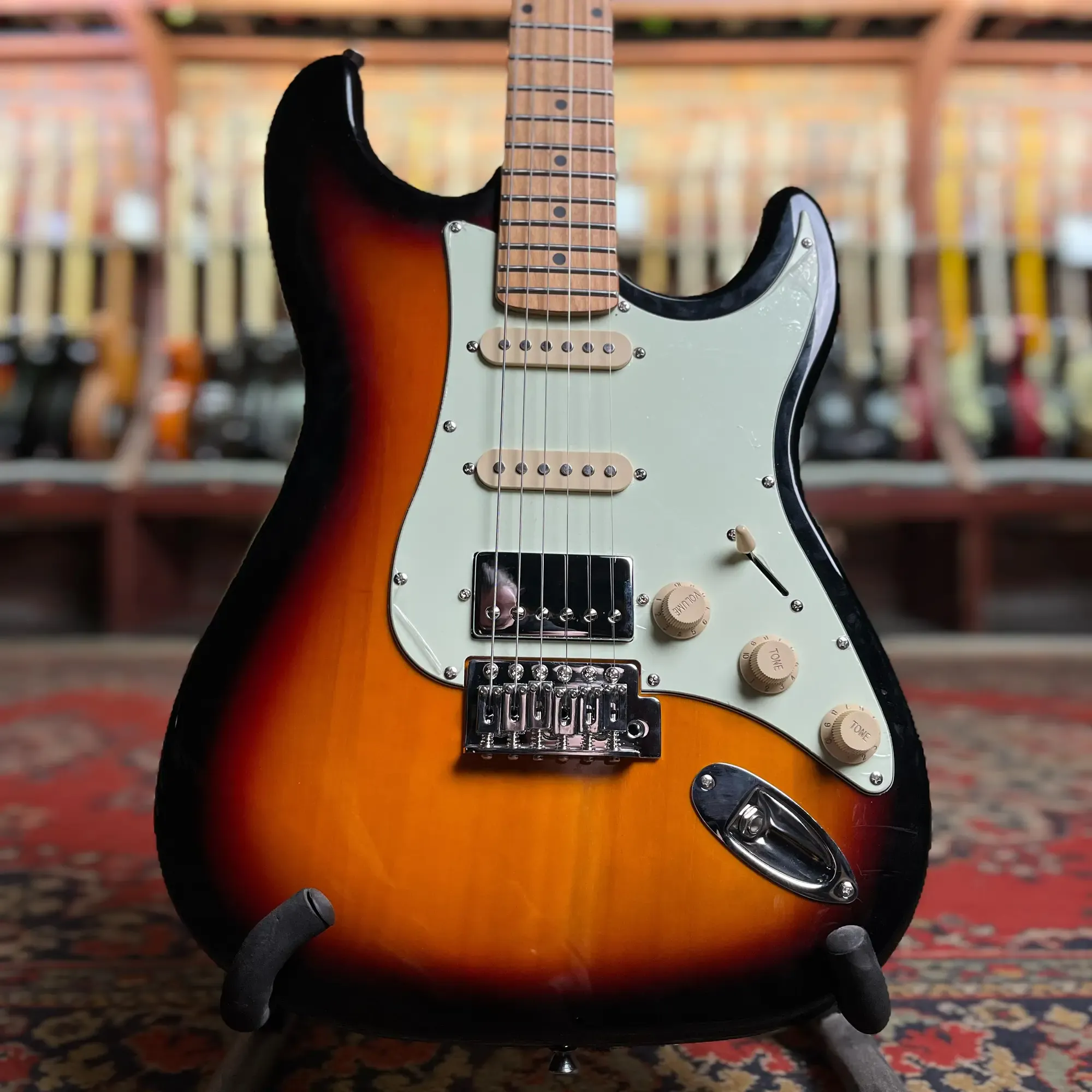 Электрогитара DeMarco DMSEST600 Stratocaster HSS Sunburst