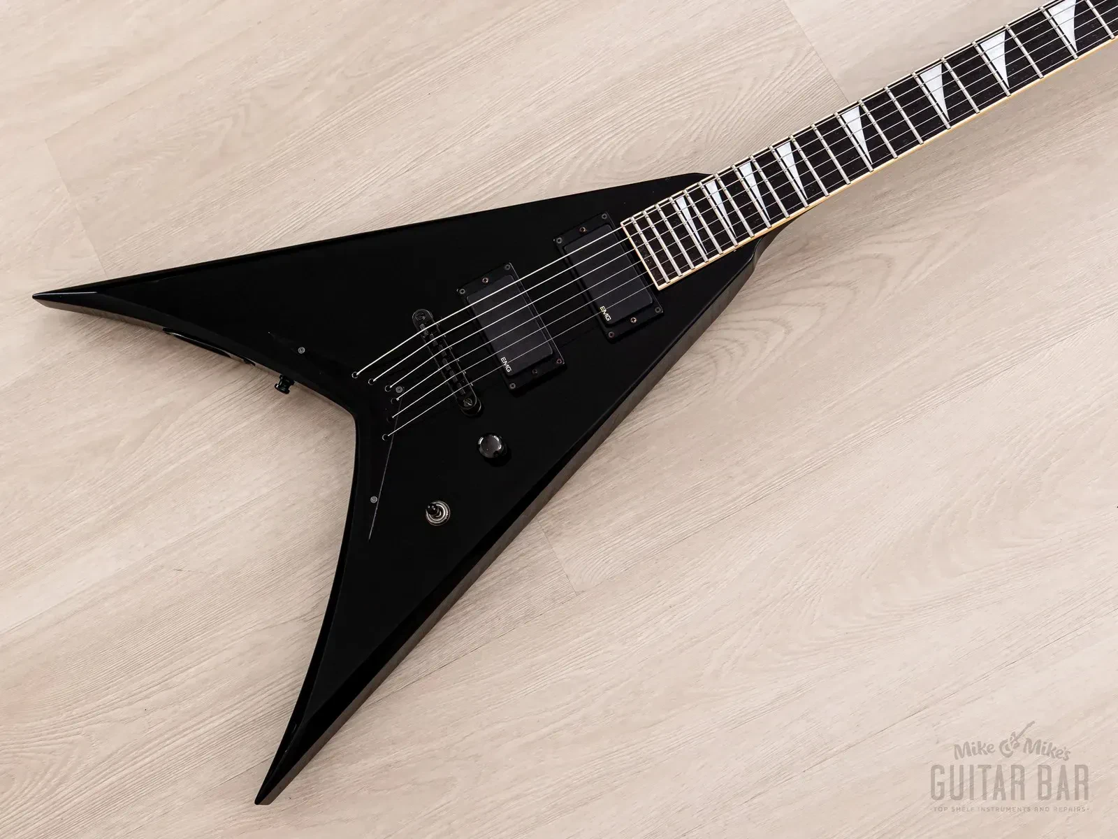 Б/У Электрогитара Charvel By Jackson King V 1996 Neck-Through черный EMG с кейсом