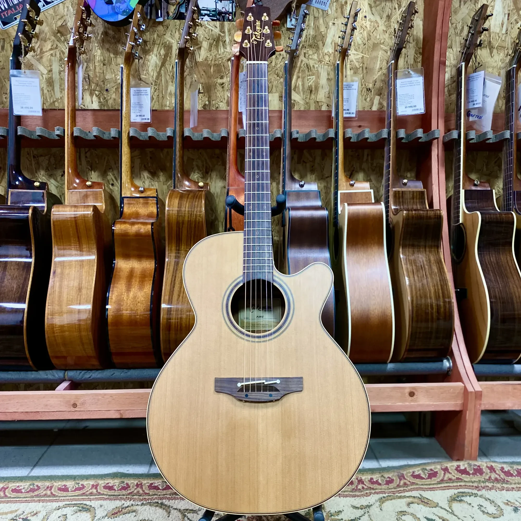 Электроакустическая гитара Takamine P3NC