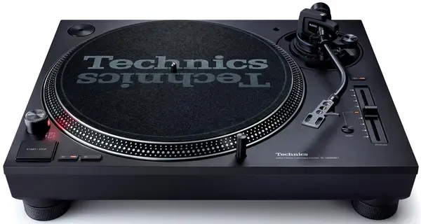 Проигрыватель виниловых дисков Technics SL-1210MK7