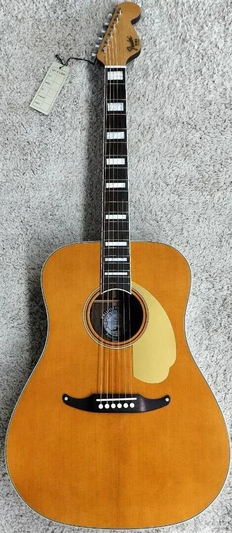 Электроакустическая гитара Fender King Vintage Aged Natural с кейсом