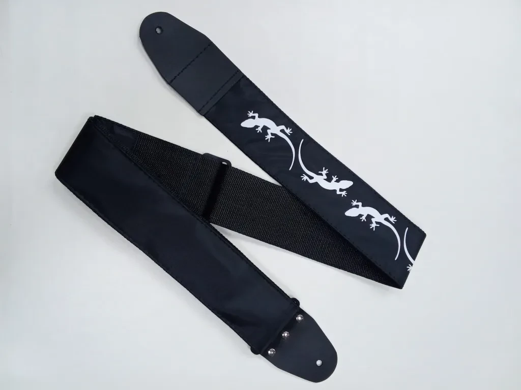 MZ-RGE-7-1ApLizardBk Ремень для гитары, черный, аппликация Ящерица, MEZZO