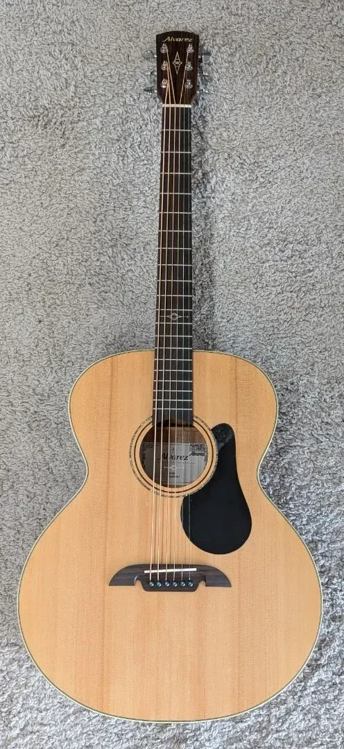 Б/У Акустическая гитара Alvarez ABT60 Artist Series баритоновая, верхняя дека из массива ели, цвет натуральный