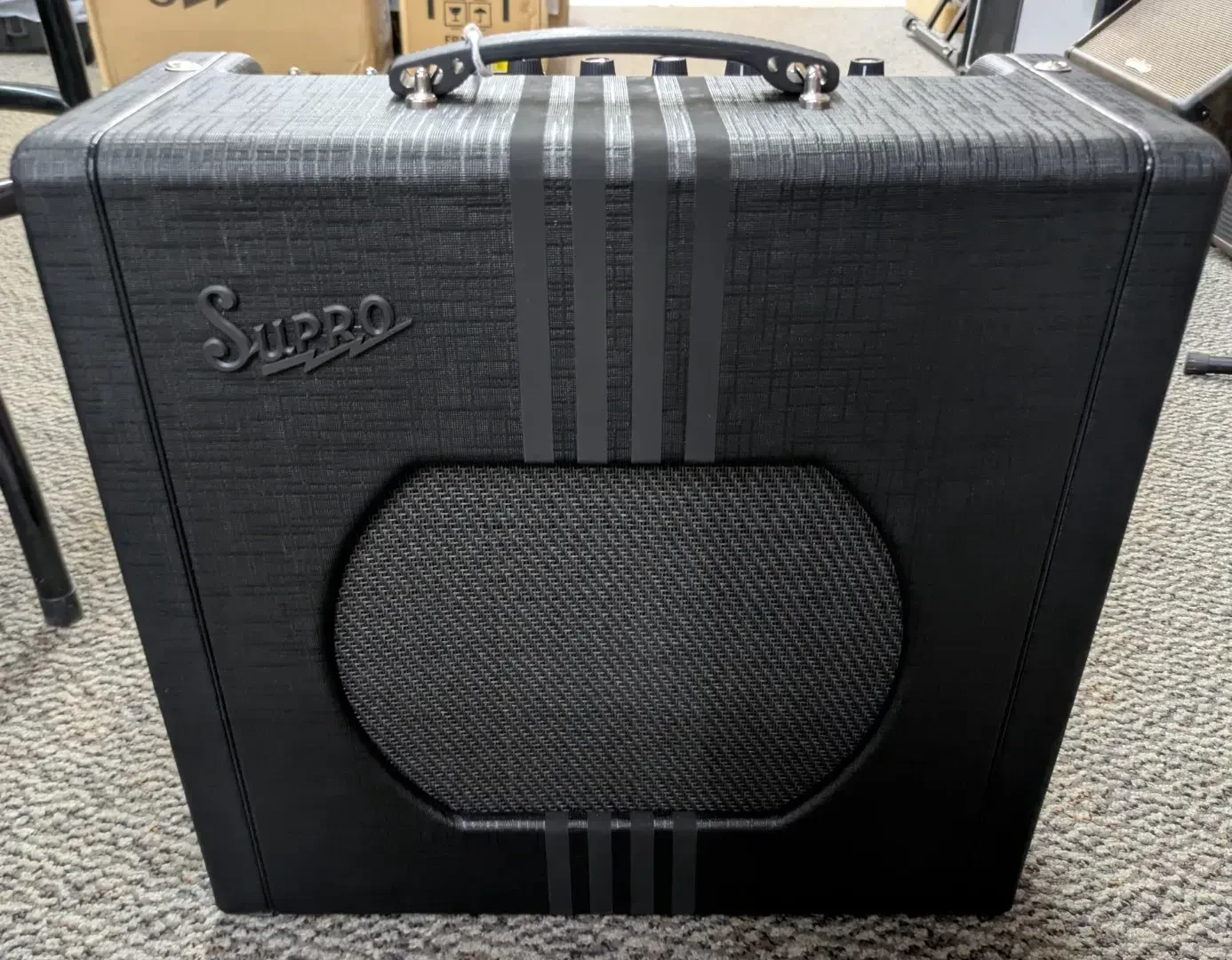 Supro Delta King 12 15 Watt 1 x 12" Tube Combo Amp - Black with Black Stripes -B