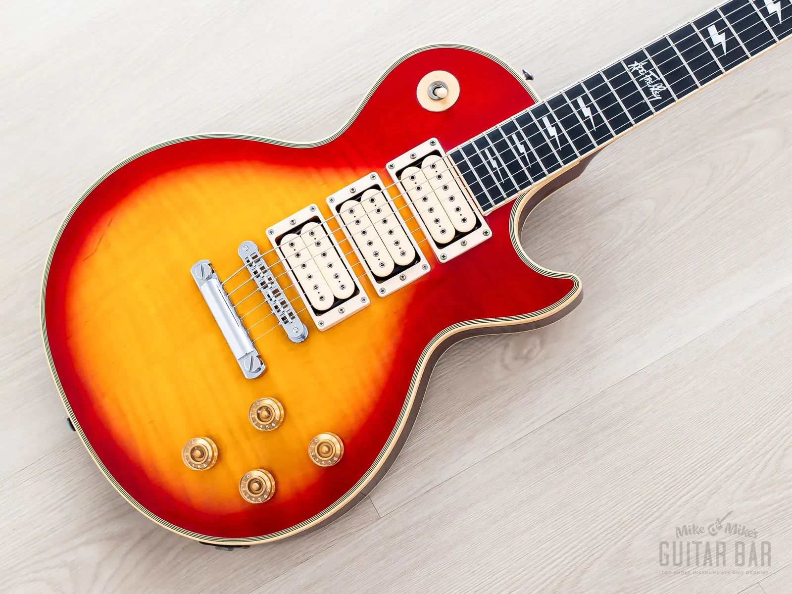 Б/У Электрогитара Gibson Artist Collection Ace Frehley Les Paul Custom 1997 с кейсом и ярлыками