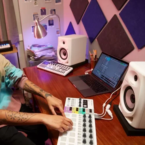 Изображение №6