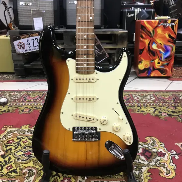 Электрогитара SQOE SEST200 Stratocaster SSS Sunburst