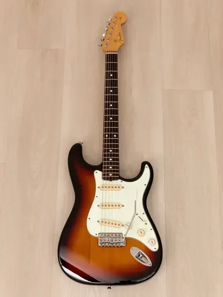 Электрогитара Fender Stratocaster 1962 Vintage Reissue ST62-53 SSS Sunburst w/gigbag Japan 1997