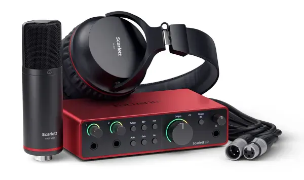 Focusrite Scarlett 2i2 Studio 4th Gen Recording Interface+Headphones+Mic+Cable