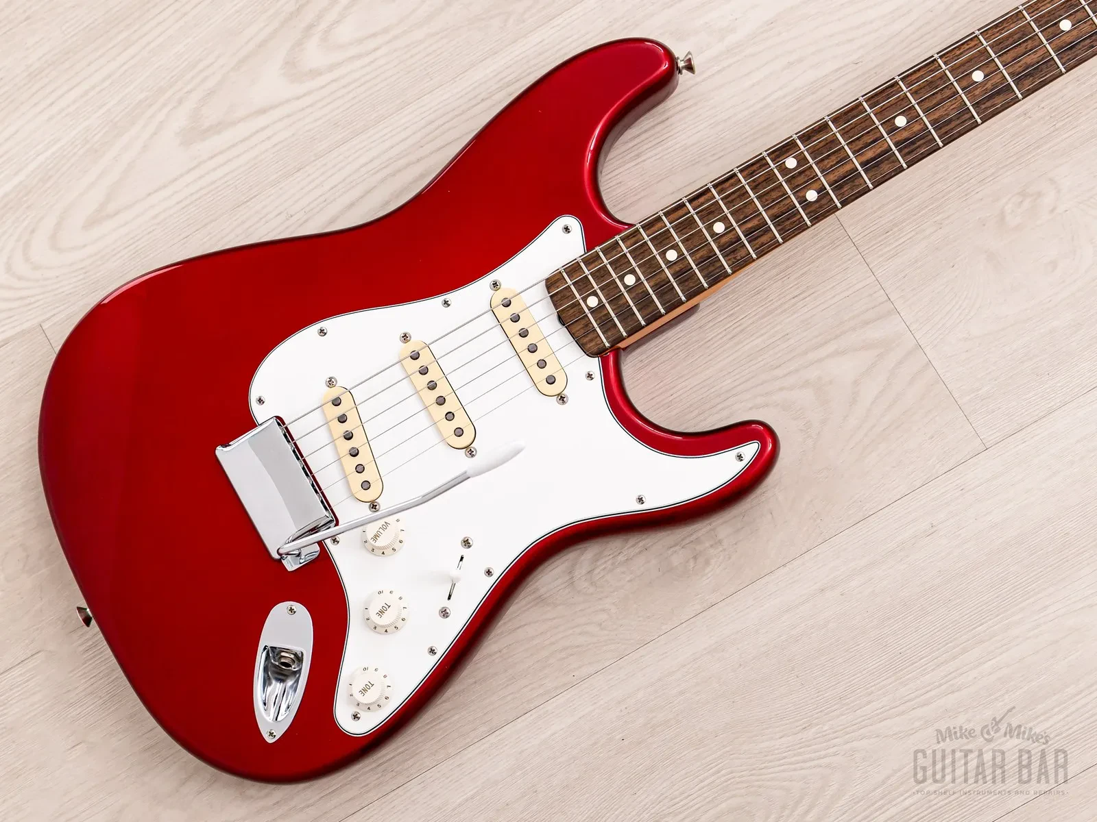 Б/У Электрогитара Fender American Vintage '62 Stratocaster 1997 с кейсом, hangtags